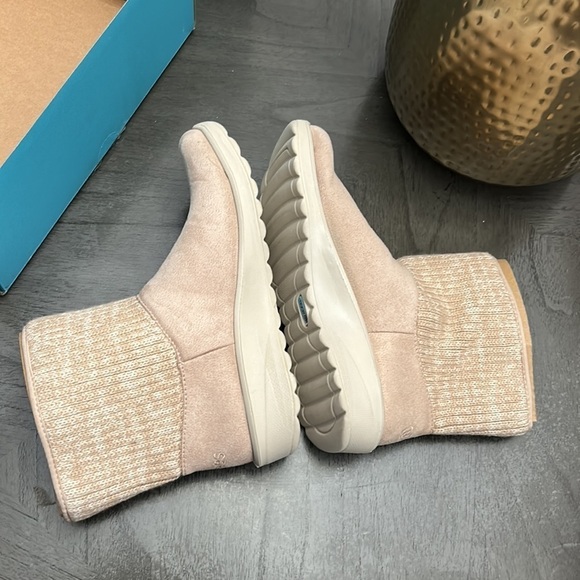 Women's BZEES Gloria Booties (WIDE) - Picture 10 of 11